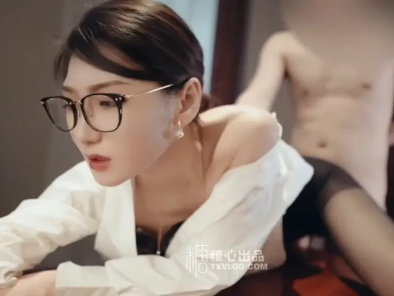 Vào phòng riêng được tiền bối nữ dâm đãng bú cò cho