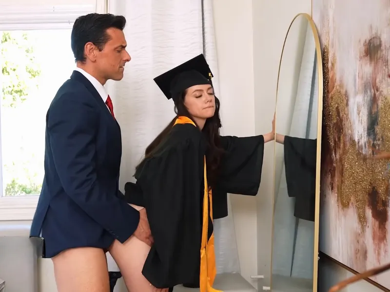 Cha dượng doggy bé con sữa đặc rớt đầy sàn